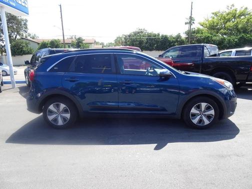 2017 Kia Niro LX