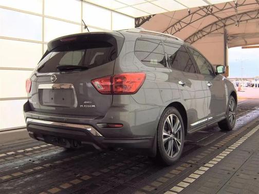 2017 Nissan Pathfinder Platinum