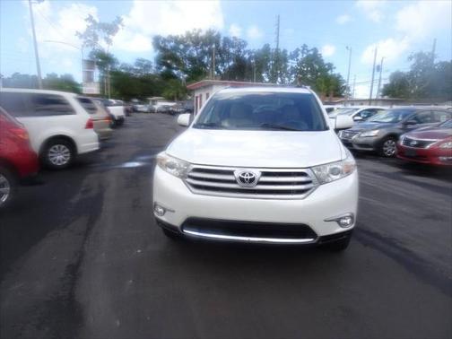 2011 Toyota Highlander SE