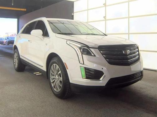 Crystal White Tricoat 2017 Cadillac XT5 Luxury