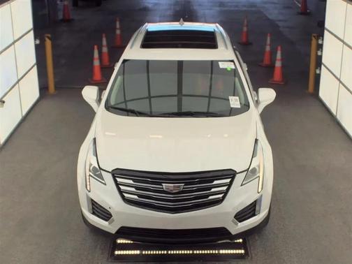 Crystal White Tricoat 2017 Cadillac XT5 Luxury