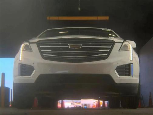 Crystal White Tricoat 2017 Cadillac XT5 Luxury