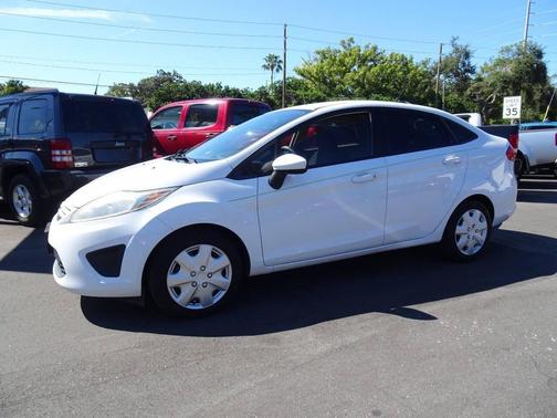 2013 Ford Fiesta S 4dr Sedan