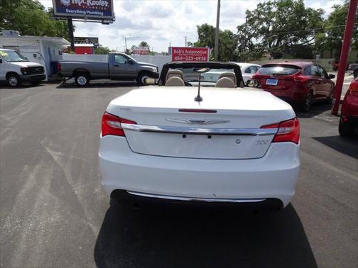 2011 Chrysler 200 Limited