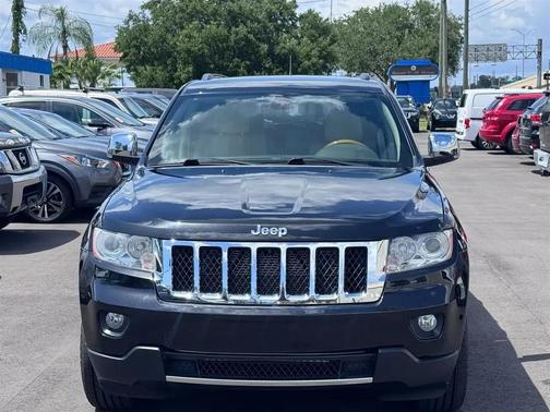 Brilliant Black Crystal Pearlcoat 2013 Jeep Grand Cherokee Overland