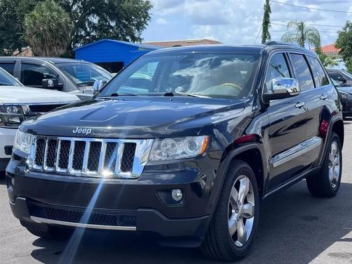 Brilliant Black Crystal Pearlcoat 2013 Jeep Grand Cherokee Overland