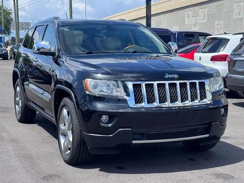 Brilliant Black Crystal Pearlcoat 2013 Jeep Grand Cherokee Overland