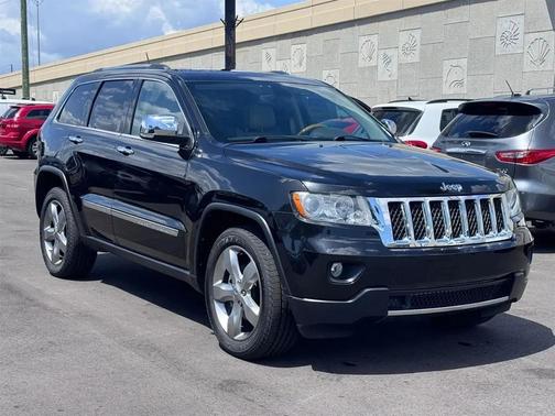 Brilliant Black Crystal Pearlcoat 2013 Jeep Grand Cherokee Overland