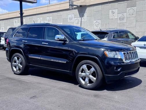 Brilliant Black Crystal Pearlcoat 2013 Jeep Grand Cherokee Overland