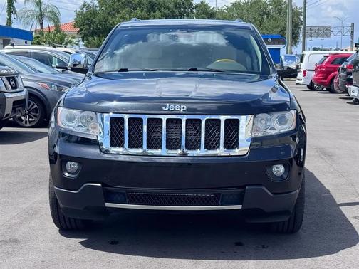 Brilliant Black Crystal Pearlcoat 2013 Jeep Grand Cherokee Overland