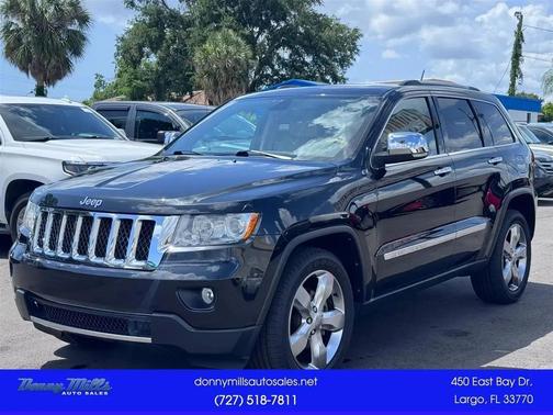 Brilliant Black Crystal Pearlcoat 2013 Jeep Grand Cherokee Overland