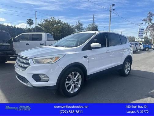 Oxford White 2017 Ford Escape SE