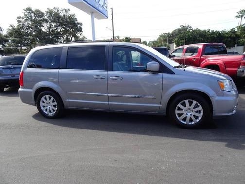2016 Chrysler Town & Country Touring