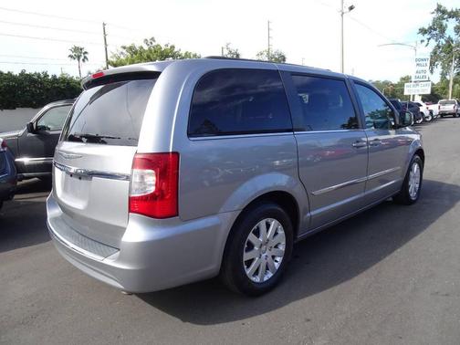 2016 Chrysler Town & Country Touring
