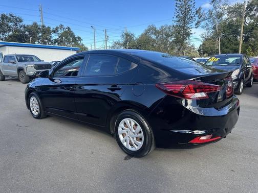 2020 Hyundai ELANTRA SE