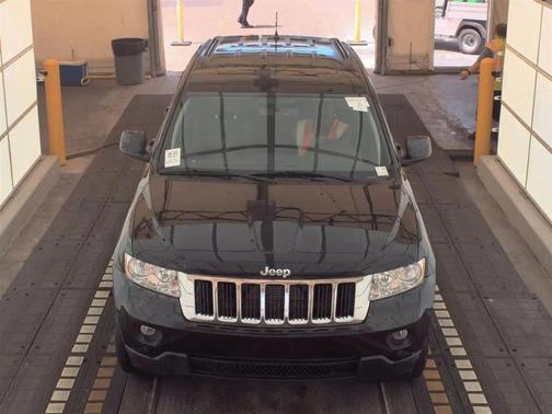 Brilliant Black Crystal Pearlcoat 2012 Jeep Grand Cherokee Laredo