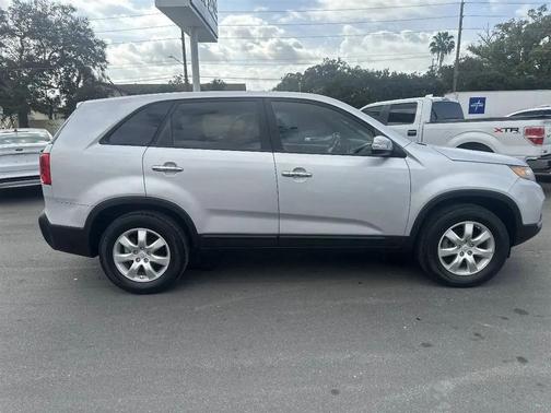 2011 Kia Sorento LX