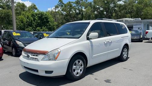 White 2009 Kia Sedona LX