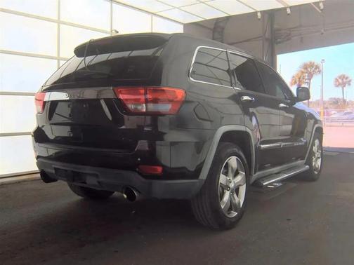 Brilliant Black Crystal Pearlcoat 2011 Jeep Grand Cherokee Overland