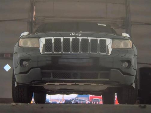 Brilliant Black Crystal Pearlcoat 2011 Jeep Grand Cherokee Overland