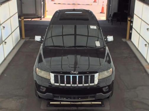 Brilliant Black Crystal Pearlcoat 2011 Jeep Grand Cherokee Overland