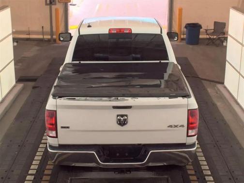 Bright White Clearcoat 2019 RAM 1500 SLT