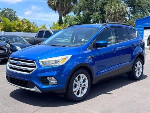 Lightning Blue Metallic 2017 Ford Escape SE