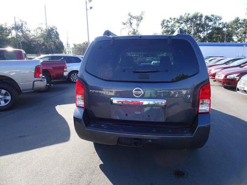 2011 Nissan Pathfinder SV