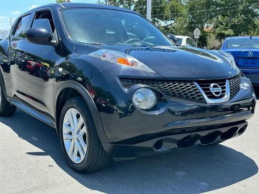 Black 2014 Nissan Juke S