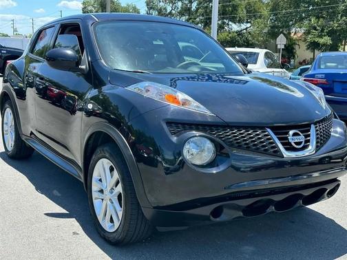 Black 2014 Nissan Juke S