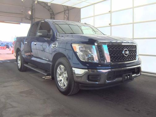 2017 Nissan Titan SV