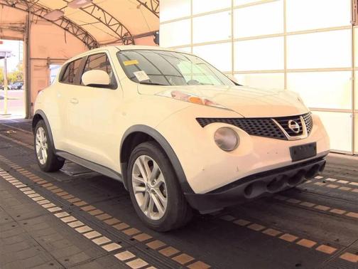 White Pearl 2012 Nissan Juke SV