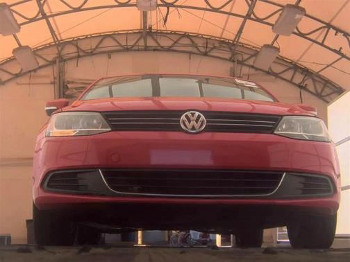 Tornado Red 2014 Volkswagen Jetta Auto SE w/Connectivity