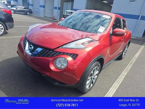 Red 2017 Nissan Juke SV