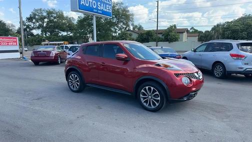 Red 2017 Nissan Juke SV
