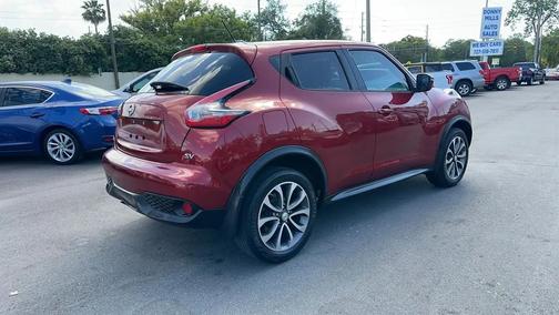 Red 2017 Nissan Juke SV