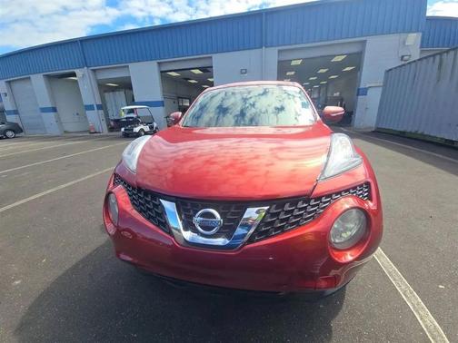 Red 2017 Nissan Juke SV