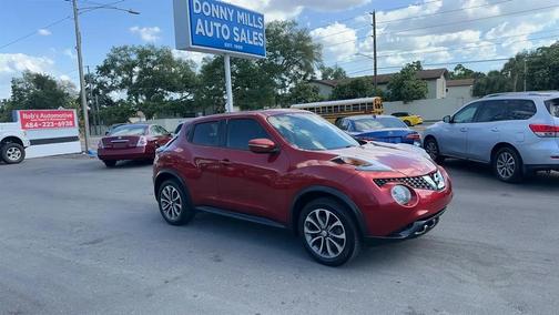 Red 2017 Nissan Juke SV