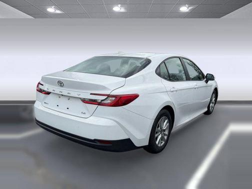 Ice Cap 2025 Toyota Camry LE