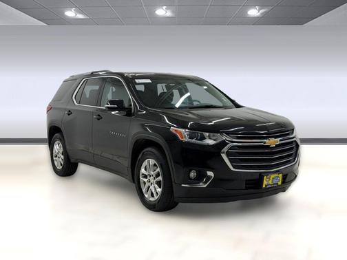 Mosaic Black Metallic 2018 Chevrolet Traverse LT Cloth