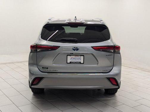 2021 Toyota Highlander Hybrid Platinum
