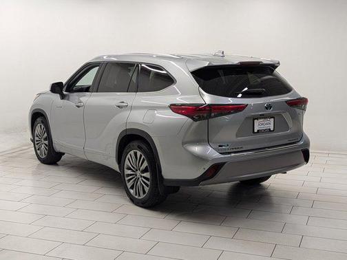 2021 Toyota Highlander Hybrid Platinum
