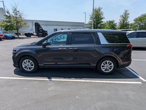 2022 Kia Carnival LXS