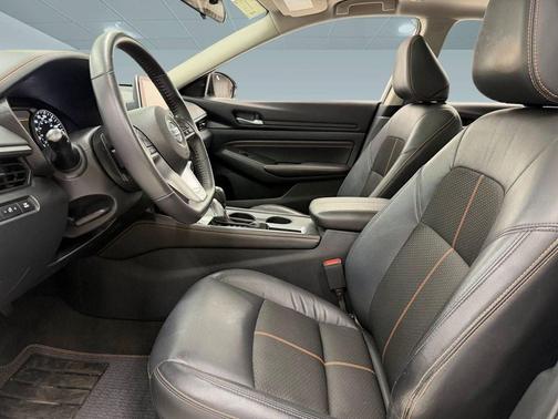 Pearl White Tricoat 2022 Nissan Altima SR VC-Turbo FWD