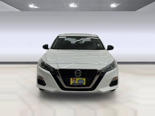 Pearl White Tricoat 2022 Nissan Altima SR VC-Turbo FWD