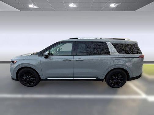 Ceramic Silver 2024 Kia Carnival SX