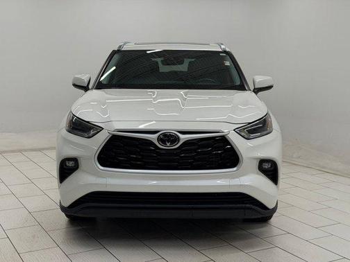 Blizzard Pearl 2021 Toyota Highlander XLE