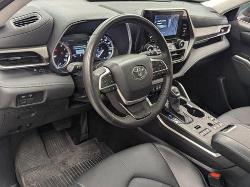 2025 Toyota Highlander XLE