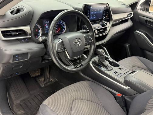 Celestial Silver Metallic 2020 Toyota Highlander LE