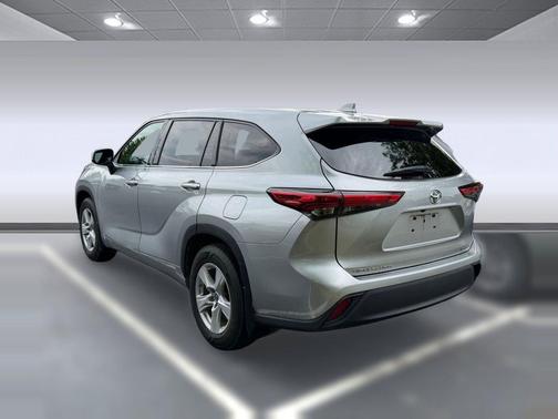 Celestial Silver Metallic 2020 Toyota Highlander LE